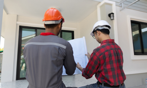 contractor-engineer-discusses